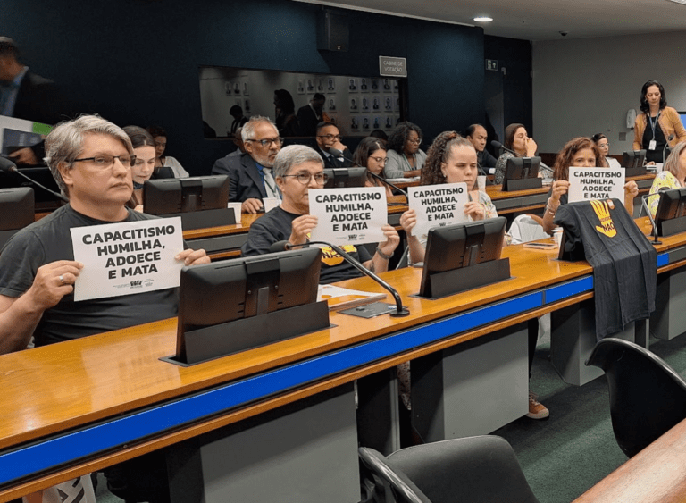 Capacitismo no serviço público é tema de debate em comissão da Câmara