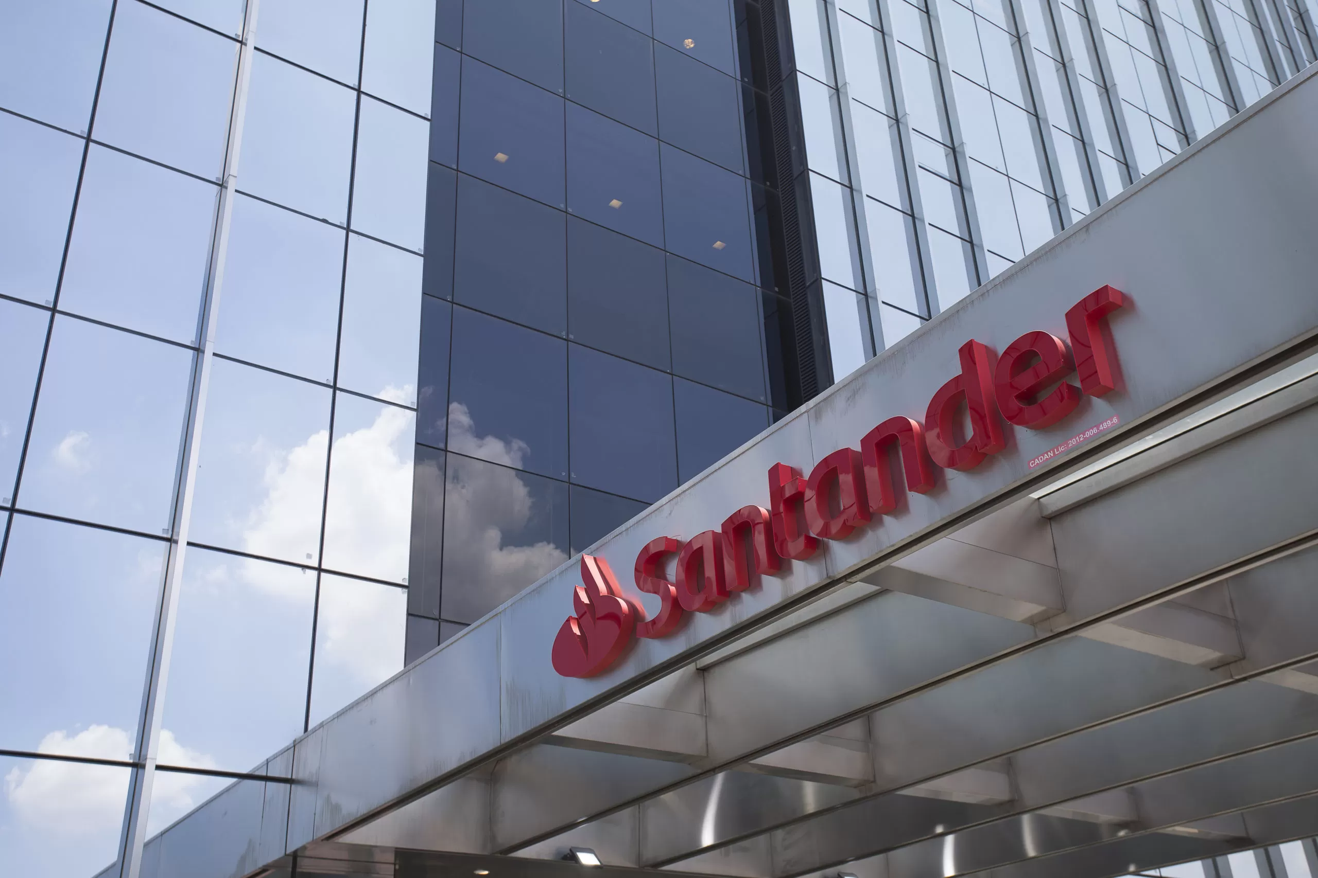 Ministério Público do Trabalho atende pedido de Sâmia e autua banco Santander