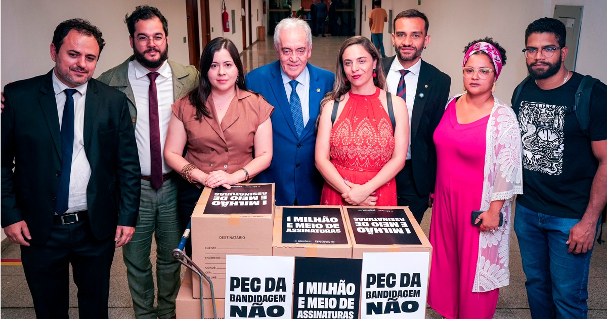 Sâmia Bomfim e Fernanda Melchionna protocolam petição com quase 1,6 milhão de assinaturas contra a ‘PEC da Bandidagem’