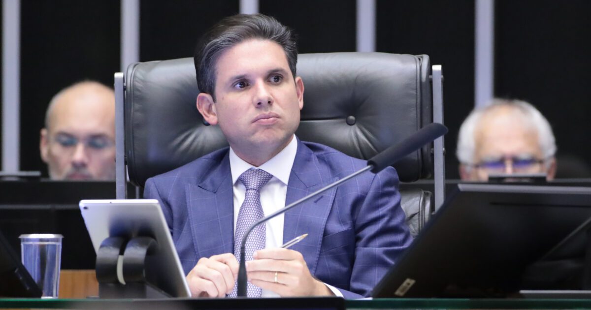 Parlamentares do PSOL e aliados denunciam criminalmente Hugo Motta na PGR