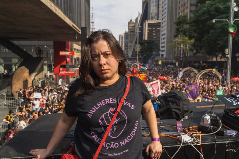 Principal desafio de 2026 é derrotar a extrema direita para além das eleições, diz Sâmia Bomfim