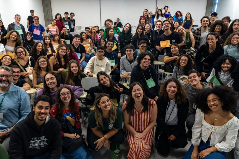 Em Diadema, Sâmia acompanha projetos apoiados com emendas para geração de renda e inclusão universitária
