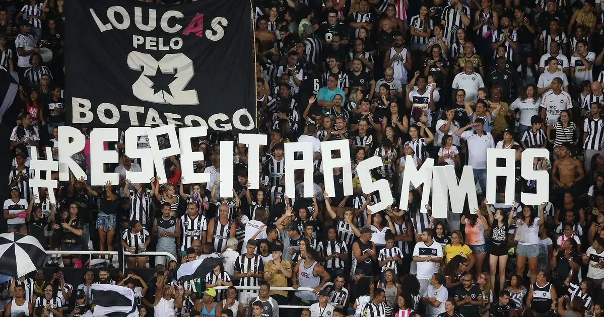 Câmara aprova projeto de Sâmia Bomfim que cria medidas de proteção contra assédio em estádios