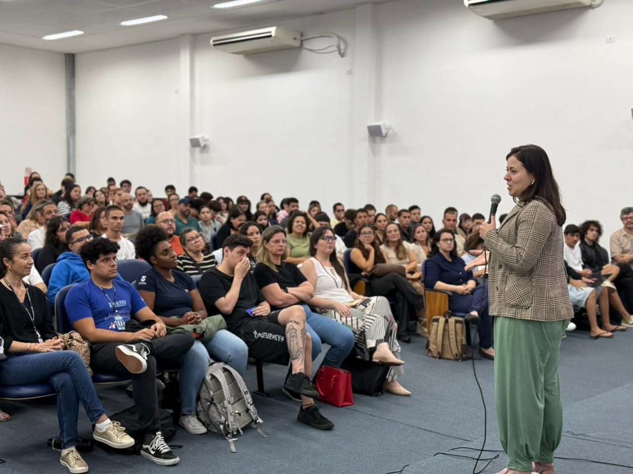 Sâmia cumpre agenda no Vale do Paraíba em diálogo com estudantes, trabalhadores e movimentos sociais