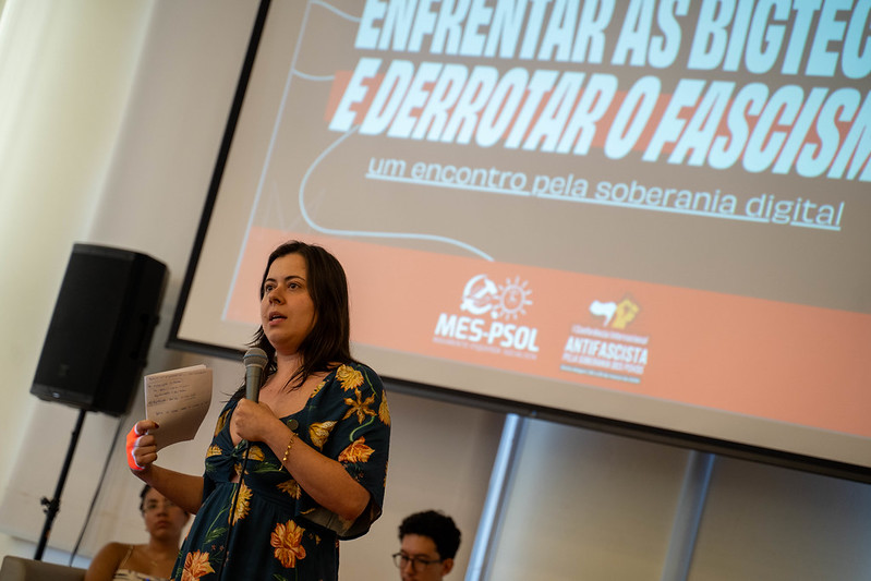 1ª Conferência Antifascista: Sâmia destaca papel do feminismo e da soberania digital no combate à extrema direita