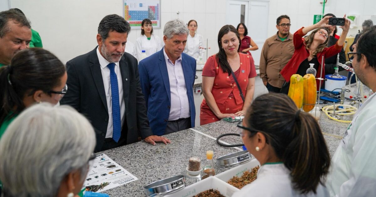 Sâmia acompanha comitiva do governo Lula em Prudente e destaca investimentos em saúde e educação