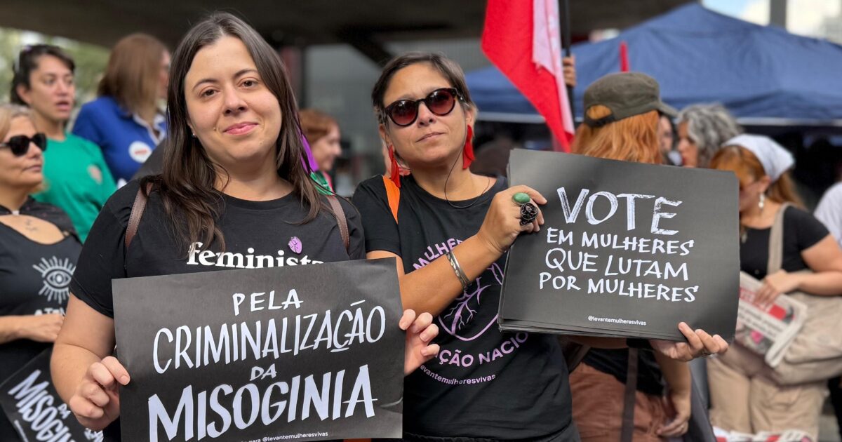 Brasil sem Misoginia: em ato na Paulista, Sâmia cobra aprovação do projeto e denuncia manobra na Câmara