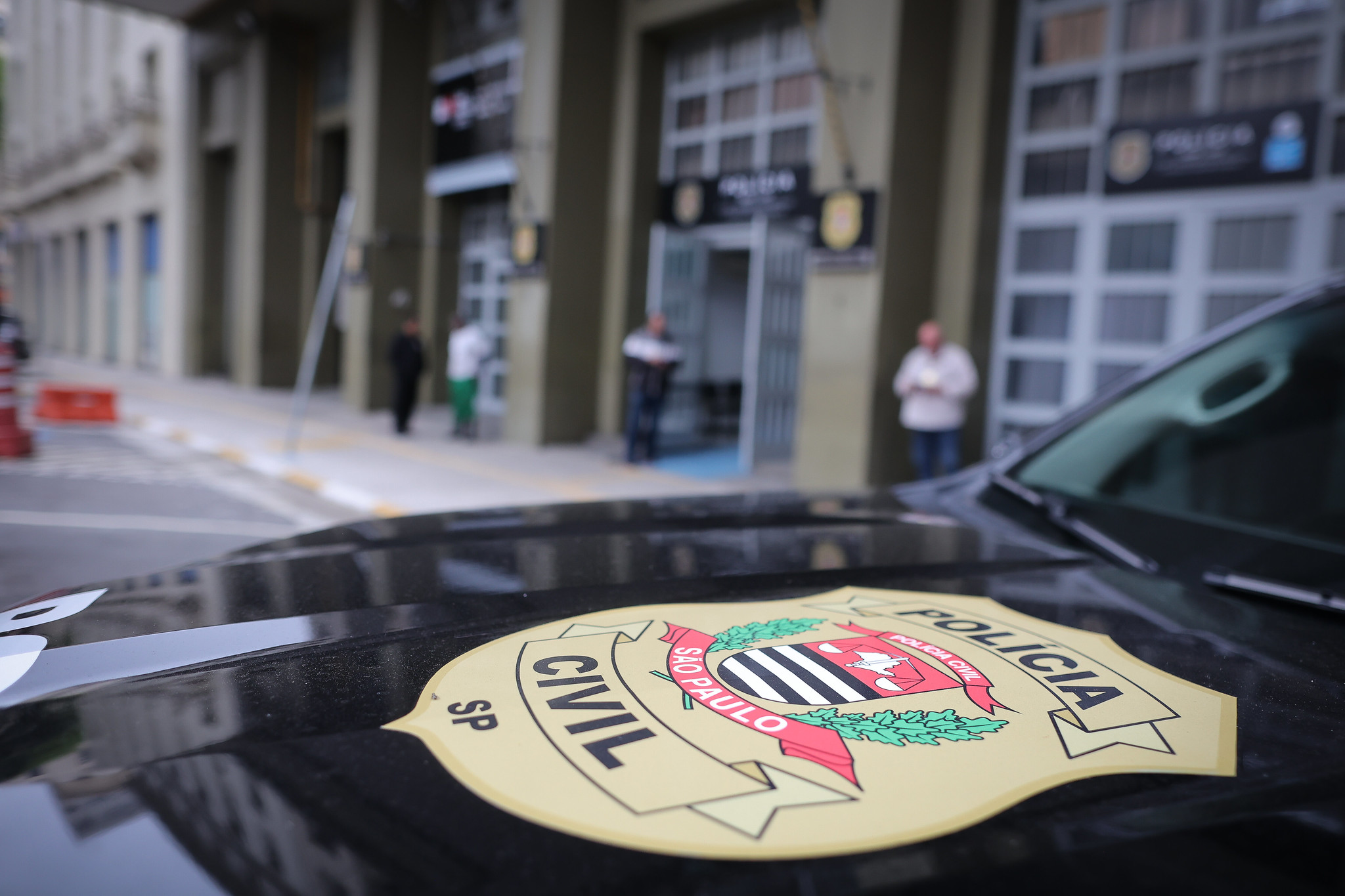 Avança na Câmara projeto de Sâmia que prevê funcionamento 24h de delegacias contra crimes de ódio
