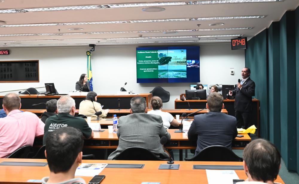 Audiência promovida por Sâmia na Câmara critica privatização da defesa agropecuária