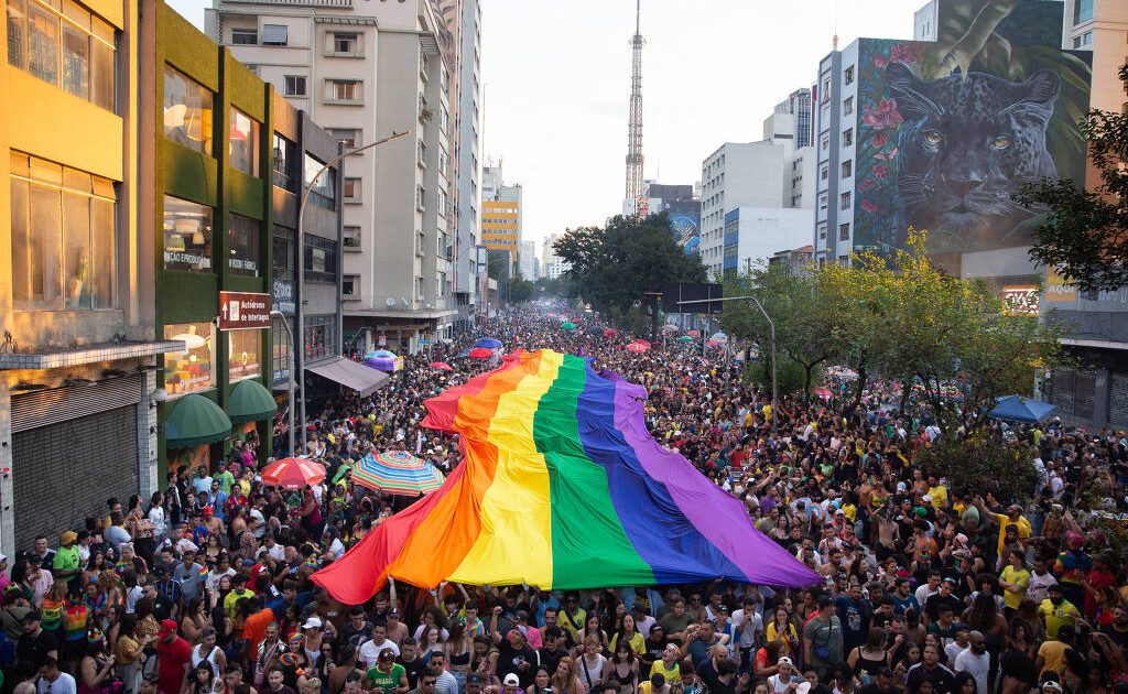 Emenda do mandato: Pesquisa da Unicamp vai criar fundo de memória da Parada LGBT+ de SP