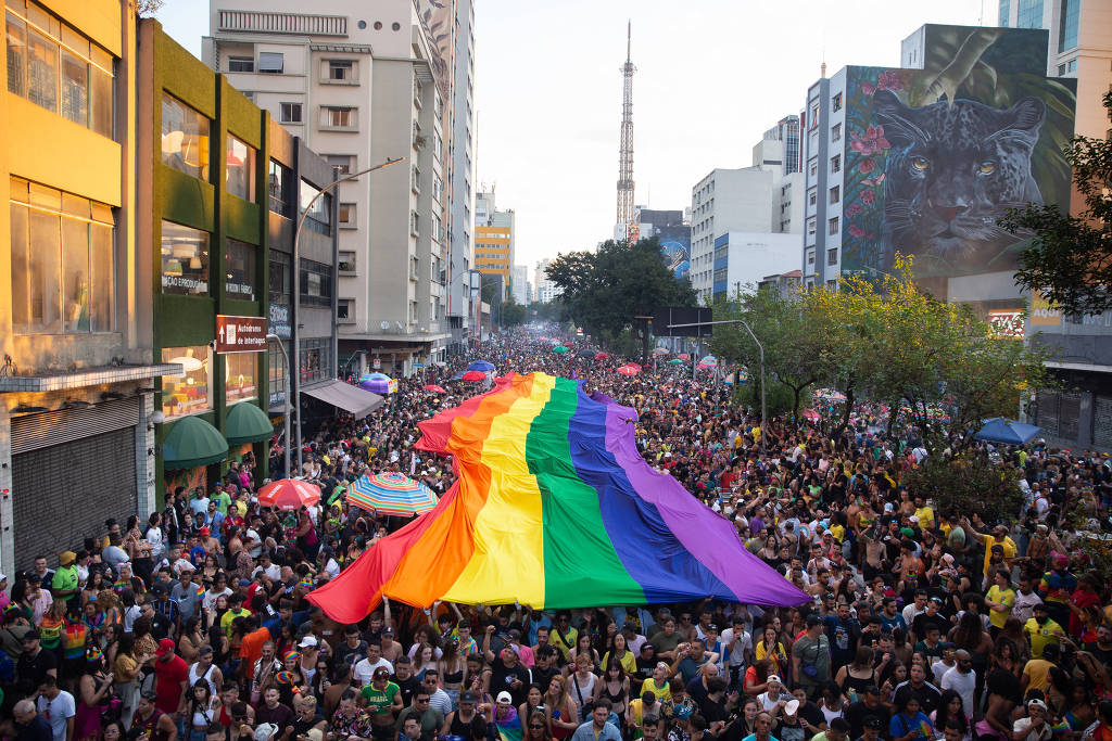 Emenda do mandato: Pesquisa da Unicamp vai criar fundo de memória da Parada LGBT+ de SP