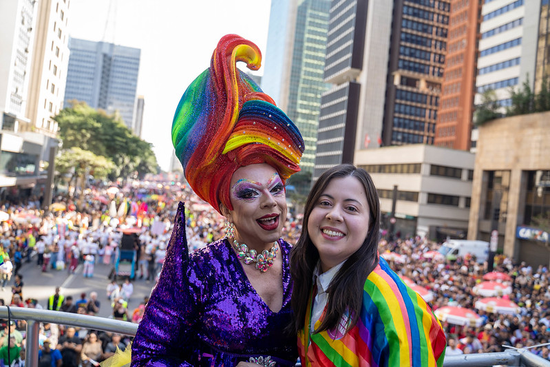“O que destrói as famílias brasileiras é a escala 6×1”, diz Sâmia durante Parada LGBT+ de São Paulo