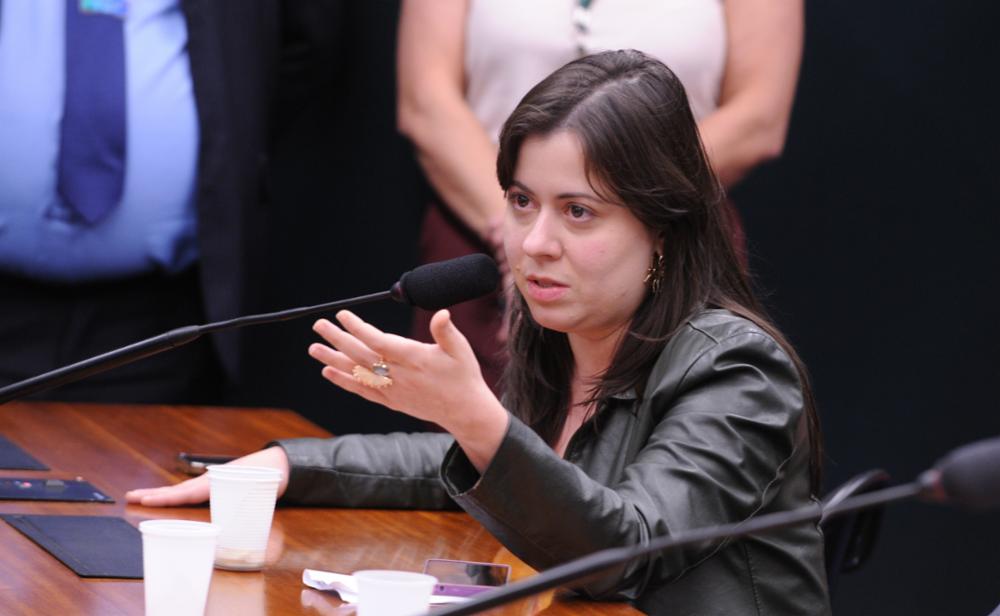 Sâmia apresenta projeto para ampliar proteção contra violência política de gênero na internet